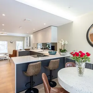 Dragon - Centre 2 Bed Luxury Mews House Holiday home Edinburgh